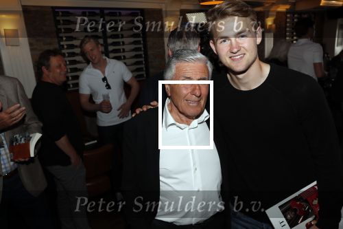 Volendam 22 mei 2019
Boekpresentatie Keje Molenaar bij dine en wine op de dijk in Volendam. Jan Smit presenteert het.
Matthijs de Ligt is er met zijn vriendin Annekee Molenaar