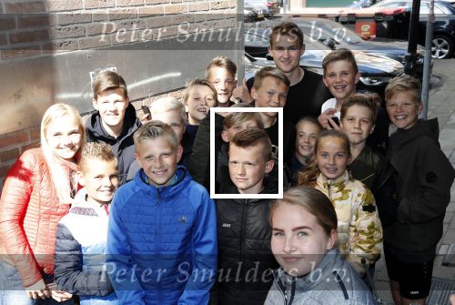 Volendam 22 mei 2019
Boekpresentatie Keje Molenaar bij dine en wine op de dijk in Volendam. Jan Smit presenteert het.
Matthijs de Ligt is er met zijn vriendin Annekee Molenaar