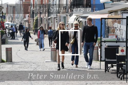 Volendam 22 mei 2019
Boekpresentatie Keje Molenaar bij dine en wine op de dijk in Volendam. Jan Smit presenteert het.
Matthijs de Ligt is er met zijn vriendin Annekee Molenaar