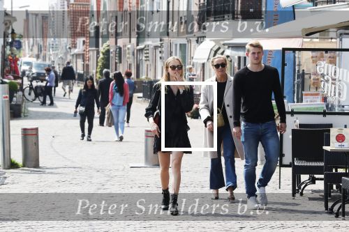 Volendam 22 mei 2019
Boekpresentatie Keje Molenaar bij dine en wine op de dijk in Volendam. Jan Smit presenteert het.
Matthijs de Ligt is er met zijn vriendin Annekee Molenaar