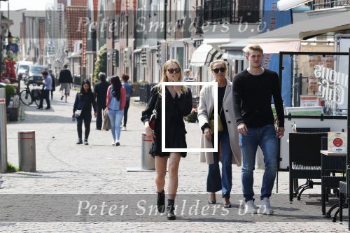Volendam 22 mei 2019
Boekpresentatie Keje Molenaar bij dine en wine op de dijk in Volendam. Jan Smit presenteert het.
Matthijs de Ligt is er met zijn vriendin Annekee Molenaar
