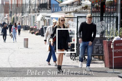 Volendam 22 mei 2019
Boekpresentatie Keje Molenaar bij dine en wine op de dijk in Volendam. Jan Smit presenteert het.
Matthijs de Ligt is er met zijn vriendin Annekee Molenaar
