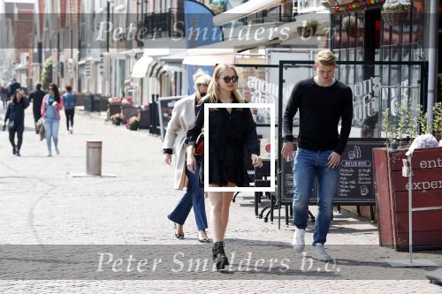 Volendam 22 mei 2019
Boekpresentatie Keje Molenaar bij dine en wine op de dijk in Volendam. Jan Smit presenteert het.
Matthijs de Ligt is er met zijn vriendin Annekee Molenaar