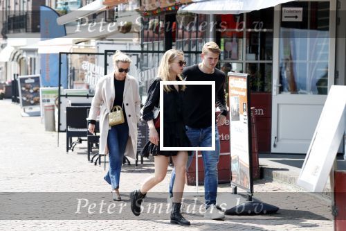 Volendam 22 mei 2019
Boekpresentatie Keje Molenaar bij dine en wine op de dijk in Volendam. Jan Smit presenteert het.
Matthijs de Ligt is er met zijn vriendin Annekee Molenaar