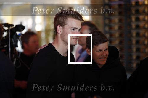 Volendam 22 mei 2019
Boekpresentatie Keje Molenaar bij dine en wine op de dijk in Volendam. Jan Smit presenteert het.
Matthijs de Ligt is er met zijn vriendin Annekee Molenaar