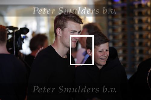Volendam 22 mei 2019
Boekpresentatie Keje Molenaar bij dine en wine op de dijk in Volendam. Jan Smit presenteert het.
Matthijs de Ligt is er met zijn vriendin Annekee Molenaar