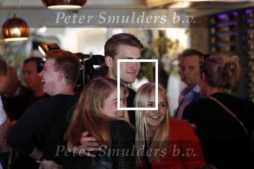 Volendam 22 mei 2019
Boekpresentatie Keje Molenaar bij dine en wine op de dijk in Volendam. Jan Smit presenteert het.
Matthijs de Ligt is er met zijn vriendin Annekee Molenaar