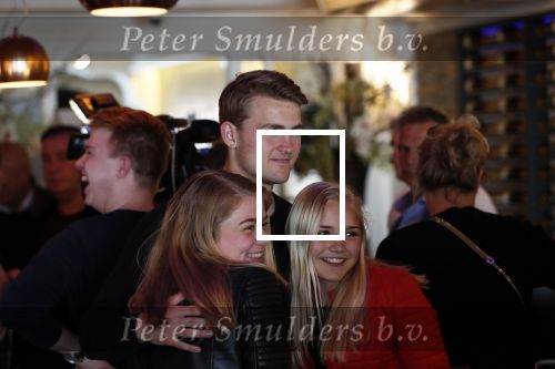 Volendam 22 mei 2019
Boekpresentatie Keje Molenaar bij dine en wine op de dijk in Volendam. Jan Smit presenteert het.
Matthijs de Ligt is er met zijn vriendin Annekee Molenaar