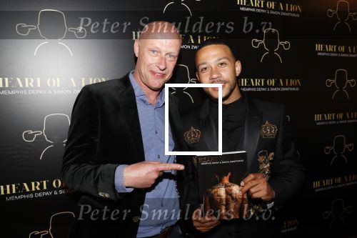 Amsterdam 28 mei 2019
Boekpresentatie Memphis Depay (heart of a lion) in het W hotel. Memphis met schrijver Simon Zwartkruis.