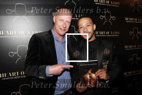 Amsterdam 28 mei 2019
Boekpresentatie Memphis Depay (heart of a lion) in het W hotel. Memphis met schrijver Simon Zwartkruis.