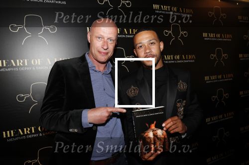 Amsterdam 28 mei 2019
Boekpresentatie Memphis Depay (heart of a lion) in het W hotel. Memphis met schrijver Simon Zwartkruis.