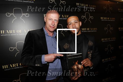 Amsterdam 28 mei 2019
Boekpresentatie Memphis Depay (heart of a lion) in het W hotel. Memphis met schrijver Simon Zwartkruis.