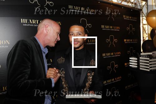 Amsterdam 28 mei 2019
Boekpresentatie Memphis Depay (heart of a lion) in het W hotel. Memphis met schrijver Simon Zwartkruis.