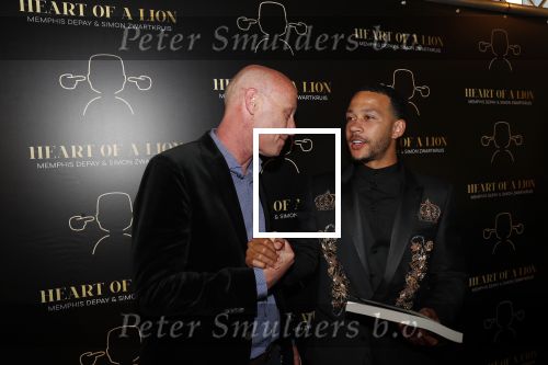 Amsterdam 28 mei 2019
Boekpresentatie Memphis Depay (heart of a lion) in het W hotel. Memphis met schrijver Simon Zwartkruis.