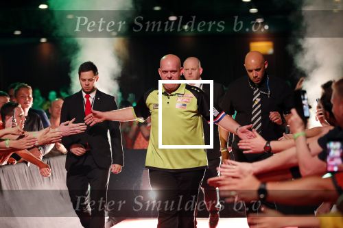 Zwolle 26 mei 2019
Raymond v Barneveld VS Michael v Gerwen op the dutch masters.
Michael zijn vrouw Daphne v Gerwen en Raymond zijn nieuwe vriendin Julia zijn ook aanwezig alsmede de manager van raymond , Jerry v Vianen