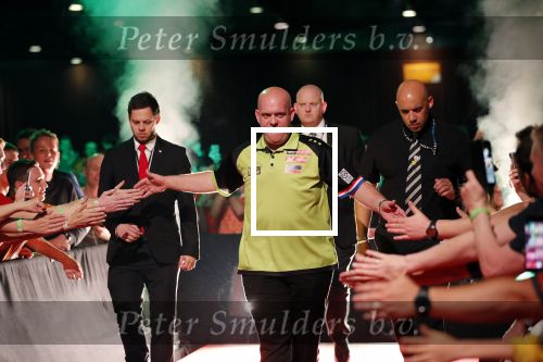 Zwolle 26 mei 2019
Raymond v Barneveld VS Michael v Gerwen op the dutch masters.
Michael zijn vrouw Daphne v Gerwen en Raymond zijn nieuwe vriendin Julia zijn ook aanwezig alsmede de manager van raymond , Jerry v Vianen