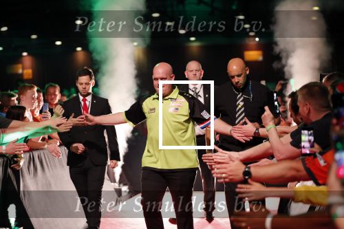 Zwolle 26 mei 2019
Raymond v Barneveld VS Michael v Gerwen op the dutch masters.
Michael zijn vrouw Daphne v Gerwen en Raymond zijn nieuwe vriendin Julia zijn ook aanwezig alsmede de manager van raymond , Jerry v Vianen