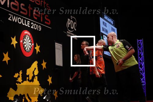 Zwolle 26 mei 2019
Raymond v Barneveld VS Michael v Gerwen op the dutch masters.
Michael zijn vrouw Daphne v Gerwen en Raymond zijn nieuwe vriendin Julia zijn ook aanwezig alsmede de manager van raymond , Jerry v Vianen