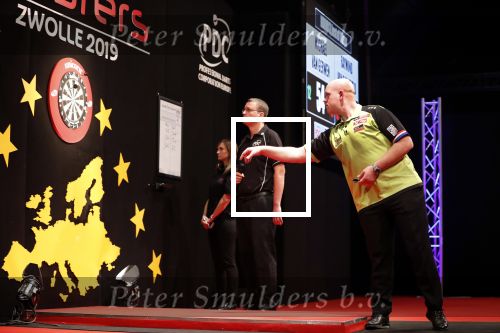 Zwolle 26 mei 2019
Raymond v Barneveld VS Michael v Gerwen op the dutch masters.
Michael zijn vrouw Daphne v Gerwen en Raymond zijn nieuwe vriendin Julia zijn ook aanwezig alsmede de manager van raymond , Jerry v Vianen