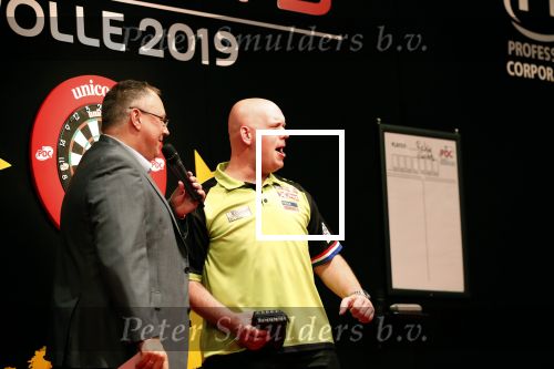 Zwolle 26 mei 2019
Raymond v Barneveld VS Michael v Gerwen op the dutch masters.
Michael zijn vrouw Daphne v Gerwen en Raymond zijn nieuwe vriendin Julia zijn ook aanwezig alsmede de manager van raymond , Jerry v Vianen