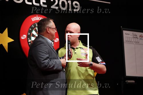 Zwolle 26 mei 2019
Raymond v Barneveld VS Michael v Gerwen op the dutch masters.
Michael zijn vrouw Daphne v Gerwen en Raymond zijn nieuwe vriendin Julia zijn ook aanwezig alsmede de manager van raymond , Jerry v Vianen
