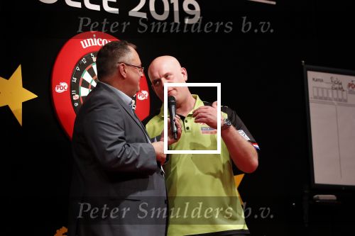 Zwolle 26 mei 2019
Raymond v Barneveld VS Michael v Gerwen op the dutch masters.
Michael zijn vrouw Daphne v Gerwen en Raymond zijn nieuwe vriendin Julia zijn ook aanwezig alsmede de manager van raymond , Jerry v Vianen