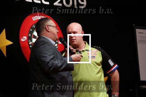 Zwolle 26 mei 2019
Raymond v Barneveld VS Michael v Gerwen op the dutch masters.
Michael zijn vrouw Daphne v Gerwen en Raymond zijn nieuwe vriendin Julia zijn ook aanwezig alsmede de manager van raymond , Jerry v Vianen
