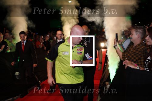 Zwolle 26 mei 2019
Raymond v Barneveld VS Michael v Gerwen op the dutch masters.
Michael zijn vrouw Daphne v Gerwen en Raymond zijn nieuwe vriendin Julia zijn ook aanwezig alsmede de manager van raymond , Jerry v Vianen