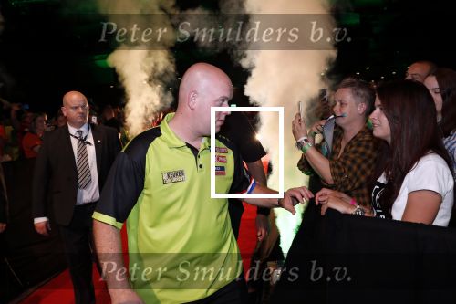 Zwolle 26 mei 2019
Raymond v Barneveld VS Michael v Gerwen op the dutch masters.
Michael zijn vrouw Daphne v Gerwen en Raymond zijn nieuwe vriendin Julia zijn ook aanwezig alsmede de manager van raymond , Jerry v Vianen