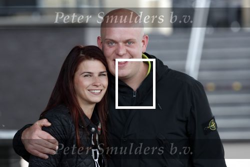 Zwolle 26 mei 2019
Raymond v Barneveld VS Michael v Gerwen op the dutch masters.
Michael zijn vrouw Daphne v Gerwen en Raymond zijn nieuwe vriendin Julia zijn ook aanwezig alsmede de manager van raymond , Jerry v Vianen