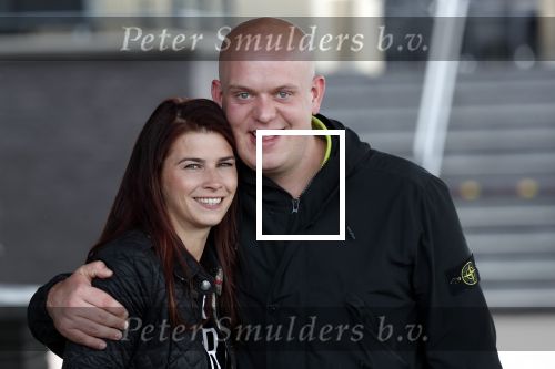 Zwolle 26 mei 2019
Raymond v Barneveld VS Michael v Gerwen op the dutch masters.
Michael zijn vrouw Daphne v Gerwen en Raymond zijn nieuwe vriendin Julia zijn ook aanwezig alsmede de manager van raymond , Jerry v Vianen