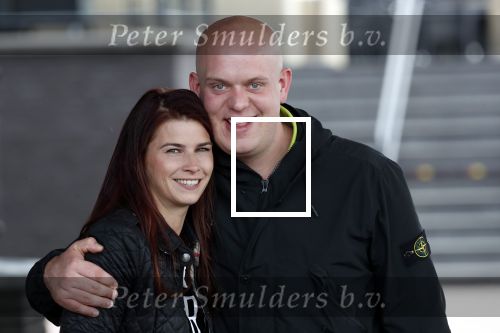 Zwolle 26 mei 2019
Raymond v Barneveld VS Michael v Gerwen op the dutch masters.
Michael zijn vrouw Daphne v Gerwen en Raymond zijn nieuwe vriendin Julia zijn ook aanwezig alsmede de manager van raymond , Jerry v Vianen