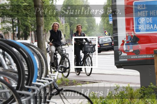 Amsterdam 25 mei 2019
Nada v Nie met haar man op de fiets in Amsterdam