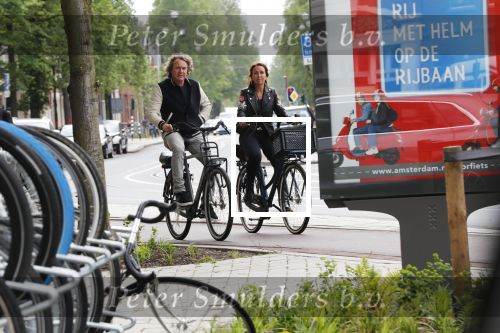 Amsterdam 25 mei 2019
Nada v Nie met haar man op de fiets in Amsterdam