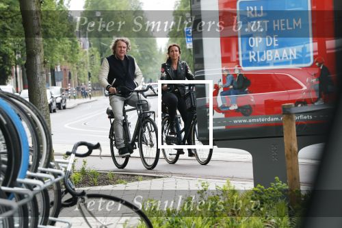 Amsterdam 25 mei 2019
Nada v Nie met haar man op de fiets in Amsterdam
