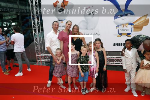Amsterdam 2 juni 2019
Premiere huisdiergeheimen 2 in pathe arena. Nicolette Kluijver kwam met haar man en hun 3 kinderen