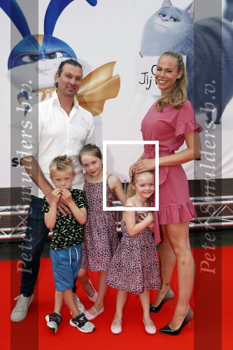 Amsterdam 2 juni 2019
Premiere huisdiergeheimen 2 in pathe arena. Nicolette Kluijver kwam met haar man en hun 3 kinderen