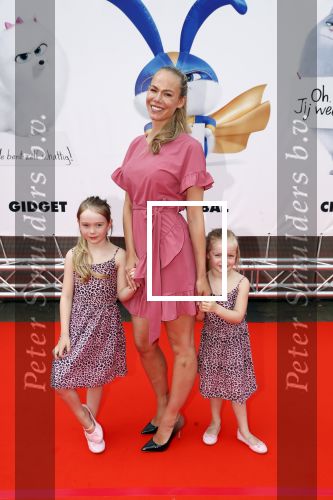 Amsterdam 2 juni 2019
Premiere huisdiergeheimen 2 in pathe arena. Nicolette Kluijver kwam met haar man en hun 3 kinderen