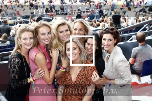 Rotterdam 1 juni 2019
Marco Borsato in de kuip. Wat een geweldige show gaf Marco. Nicolette v dam met oa Kelly Weekers Kristina Bozilovic Leontien Mourits ea