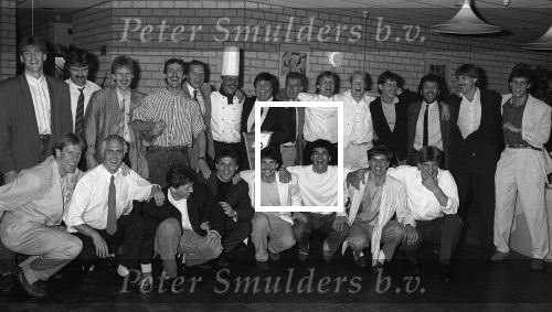 Eindhoven, 12 April 1988 diner t.g.v. het kampioenschap bij Rest. De Tongelreep van Jos v Sambeekmet de voltallige selektie van PSV met o.a.:Addick Koot Guus Hiddink Hallvar Thoresen Berry v Aerle Willy v d Kerkhof Jos v Sambeek Soren Lerby Ronald Koeman Frank Arnesen Eric Gerets Ivan Nielsen Anton Janssen Hans v Breukelen Hans Dorjee Eric Viscaal Hans Gilhaus Jan Heintze Gerald Vanenburg Patrick Lodewijks en Wim Kieft.V.n.r. en van boven naar onder