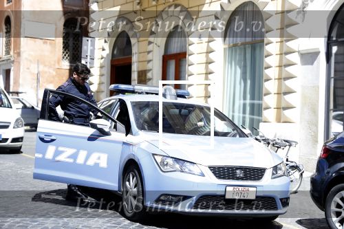 Rome mei 2019
Prinses Christina woont tegenwoordig in een appartement/penthouse in Rome.
Er zitten verschillende leuke winkeltjes in de buurt. Ook het collosseum ligt bij haar om de hoek. De politie reed heel vaak door haar straat.