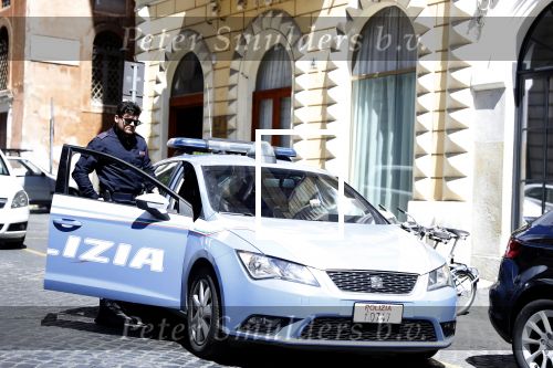 Rome mei 2019
Prinses Christina woont tegenwoordig in een appartement/penthouse in Rome.
Er zitten verschillende leuke winkeltjes in de buurt. Ook het collosseum ligt bij haar om de hoek. De politie reed heel vaak door haar straat.