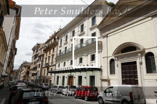Rome mei 2019
Prinses Christina woont tegenwoordig in een appartement/penthouse in Rome.
Er zitten verschillende leuke winkeltjes in de buurt. Ook het collosseum ligt bij haar om de hoek.