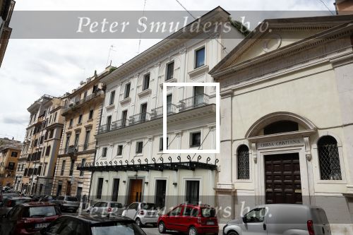 Rome mei 2019
Prinses Christina woont tegenwoordig in een appartement/penthouse in Rome.
Er zitten verschillende leuke winkeltjes in de buurt. Ook het collosseum ligt bij haar om de hoek.