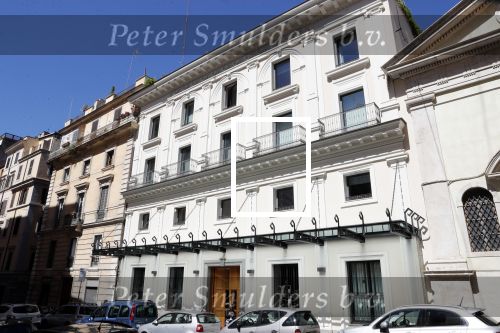 Rome mei 2019
Prinses Christina woont tegenwoordig in een appartement/penthouse in Rome.
Er zitten verschillende leuke winkeltjes in de buurt. Ook het collosseum ligt bij haar om de hoek.