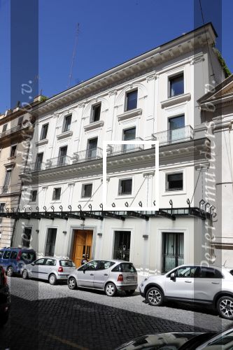 Rome mei 2019
Prinses Christina woont tegenwoordig in een appartement/penthouse in Rome.
Er zitten verschillende leuke winkeltjes in de buurt. Ook het collosseum ligt bij haar om de hoek.