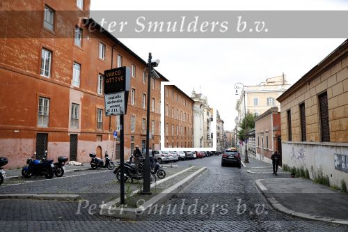 Rome mei 2019
Prinses Christina woont tegenwoordig in een appartement/penthouse in Rome.
Er zitten verschillende leuke winkeltjes in de buurt. Ook het collosseum ligt bij haar om de hoek.
