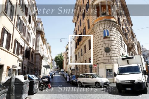 Rome mei 2019
Prinses Christina woont tegenwoordig in een appartement/penthouse in Rome.
Er zitten verschillende leuke winkeltjes in de buurt. Ook het collosseum ligt bij haar om de hoek.