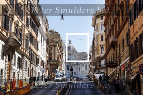 Rome mei 2019
Prinses Christina woont tegenwoordig in een appartement/penthouse in Rome.
Er zitten verschillende leuke winkeltjes in de buurt. Ook het collosseum ligt bij haar om de hoek.