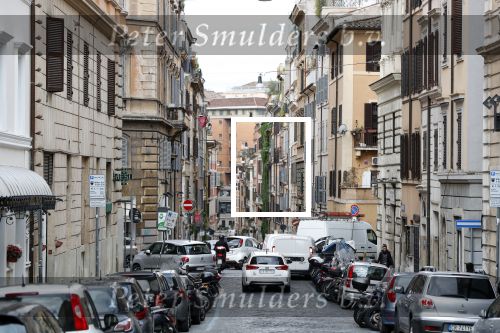 Rome mei 2019
Prinses Christina woont tegenwoordig in een appartement/penthouse in Rome.
Er zitten verschillende leuke winkeltjes in de buurt. Ook het collosseum ligt bij haar om de hoek.